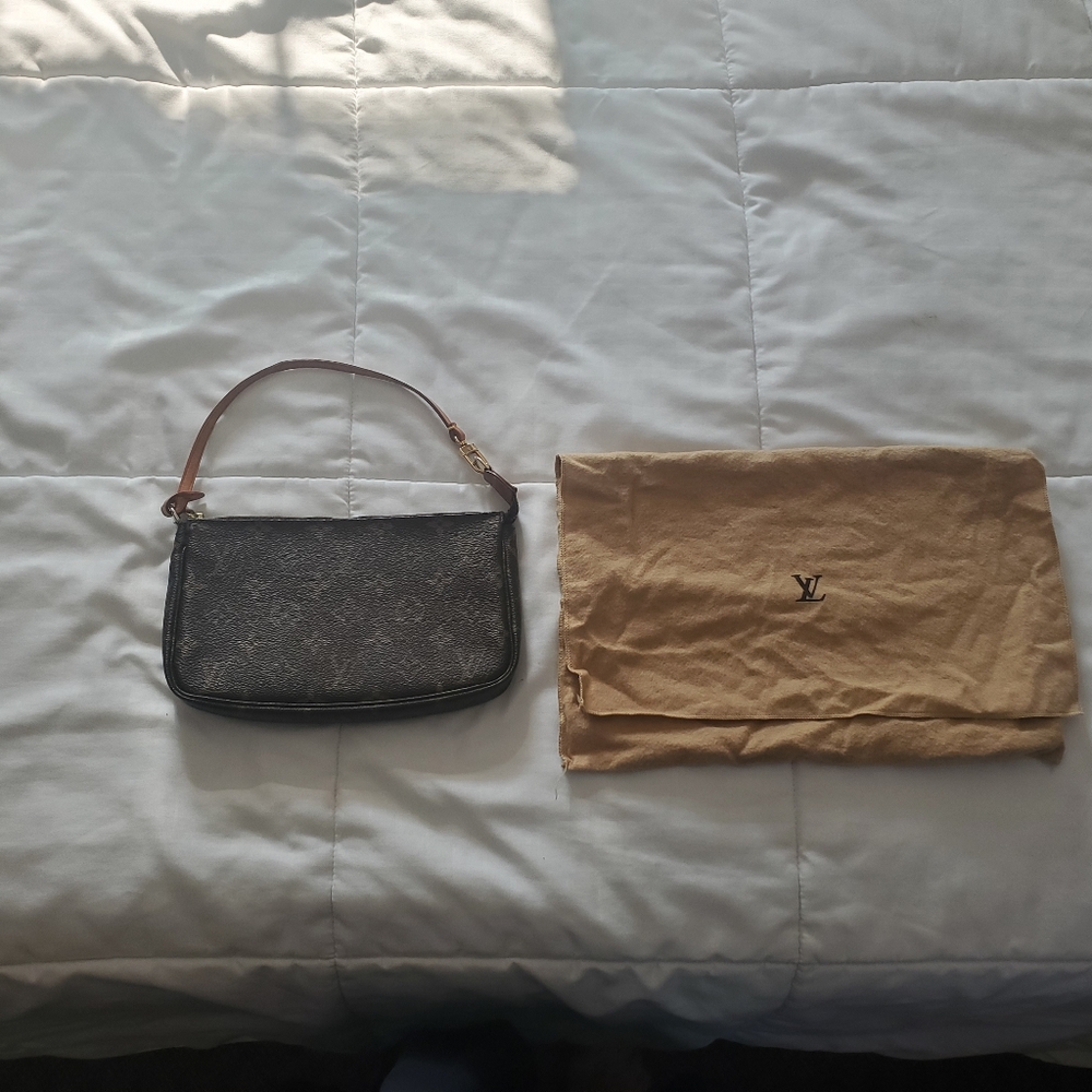 Louis Vuitton Monogram Pochette